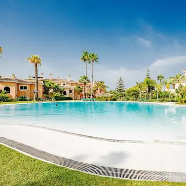 Sale of penthouse in Estepona