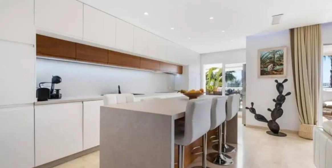 Sale of penthouse in Estepona 5