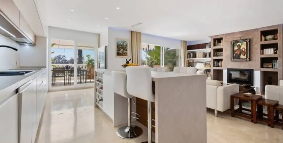 Sale of penthouse in Estepona 6