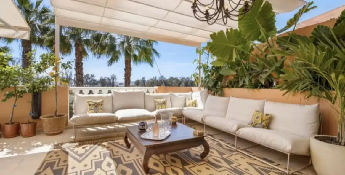 Sale of penthouse in Estepona 10