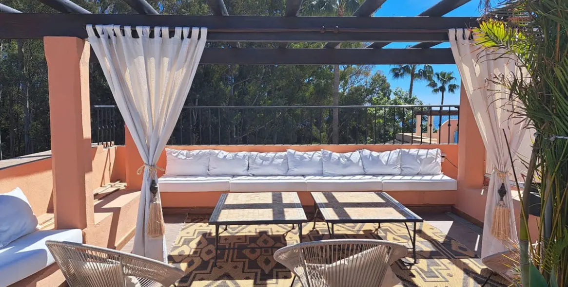 Sale of penthouse in Estepona 16