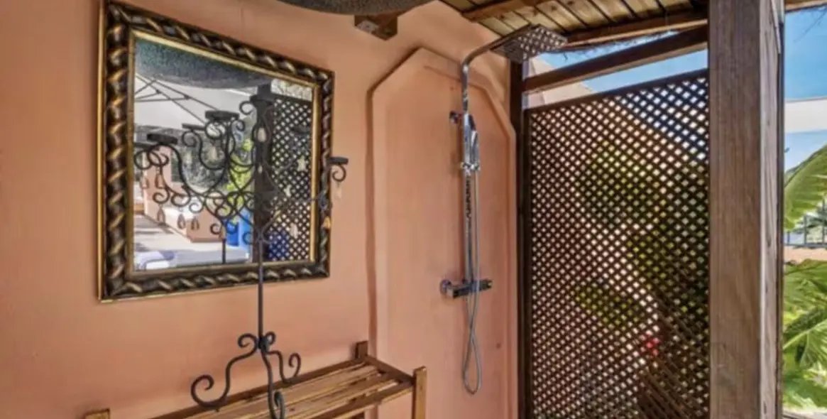 Sale of penthouse in Estepona 17