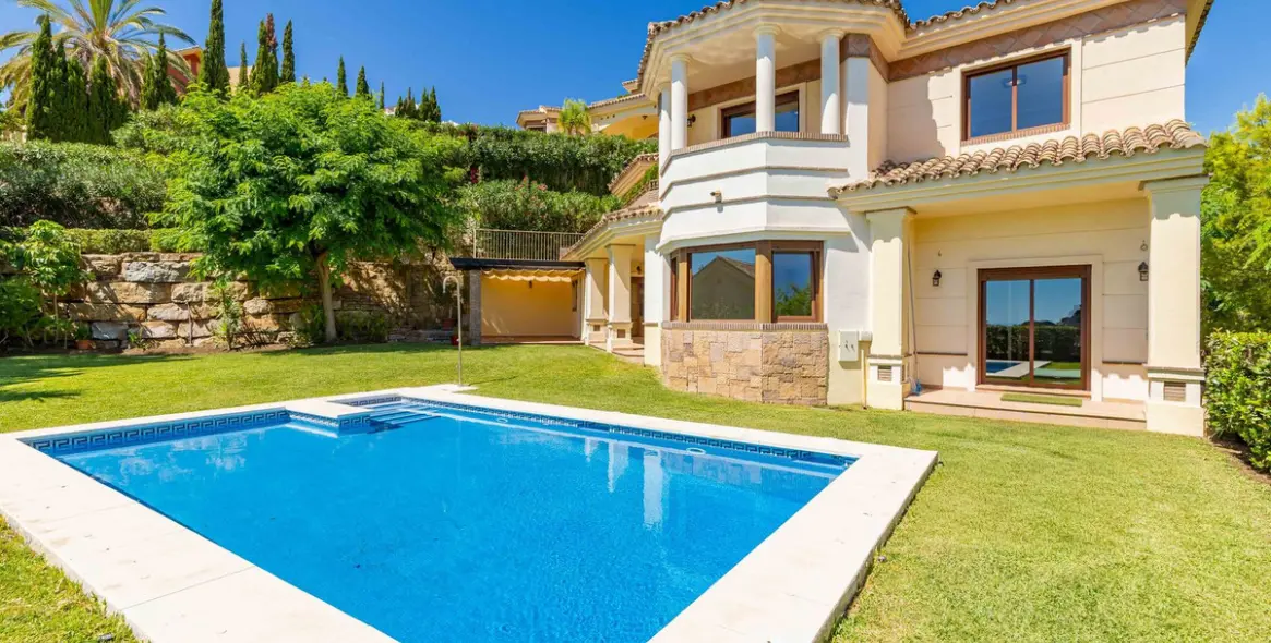 Sale of detached villa in Los Arqueros 1