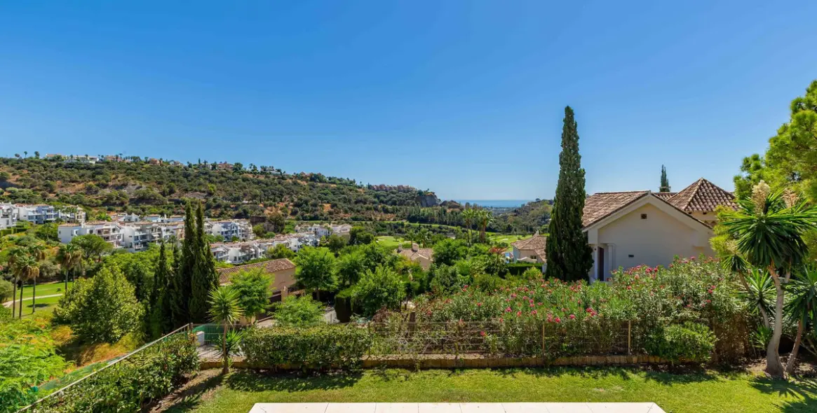 Sale of detached villa in Los Arqueros 2