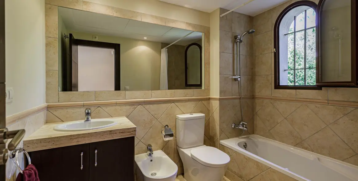 Sale of detached villa in Los Arqueros 8