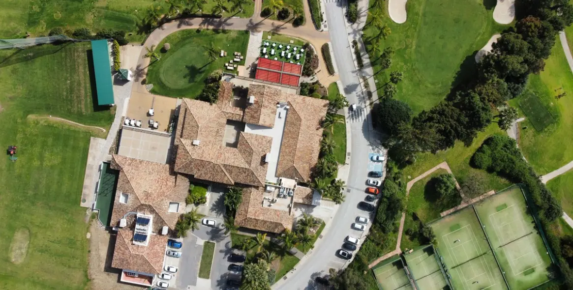 Sale of detached villa in Los Arqueros 15