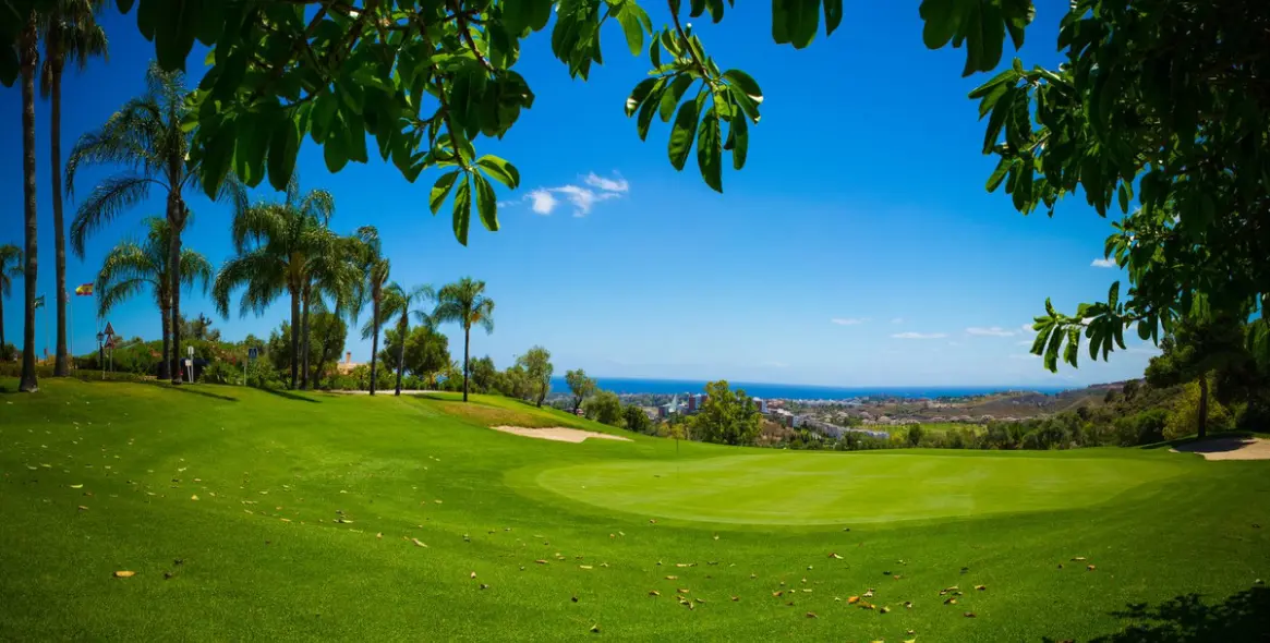 Sale of detached villa in Los Arqueros 17