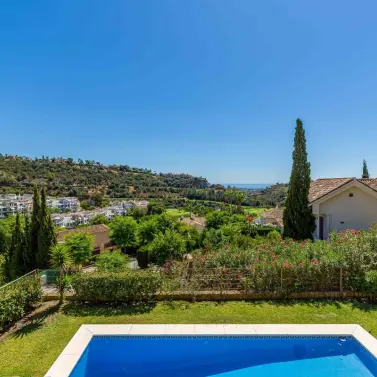 Sale of detached villa in Los Arqueros