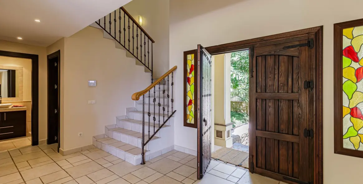 Продажа  отдельно стоящей виллы в Los Arqueros 3