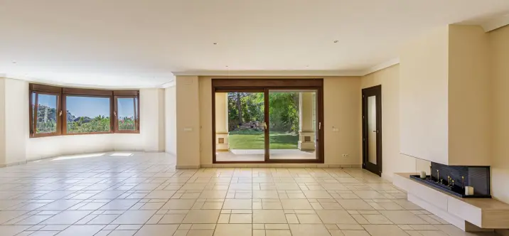 Sale of detached villa in Los Arqueros 3