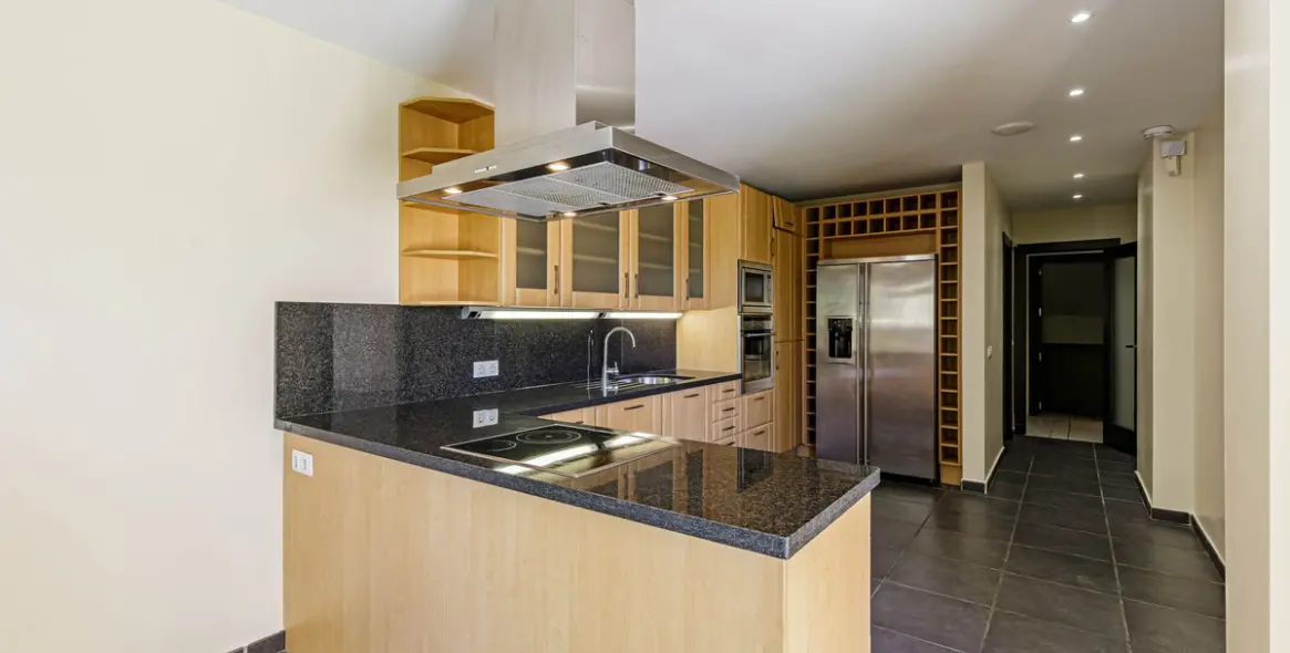 Продажа  отдельно стоящей виллы в Los Arqueros 5