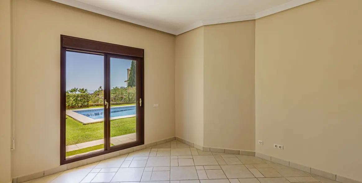 Продажа  отдельно стоящей виллы в Los Arqueros 6