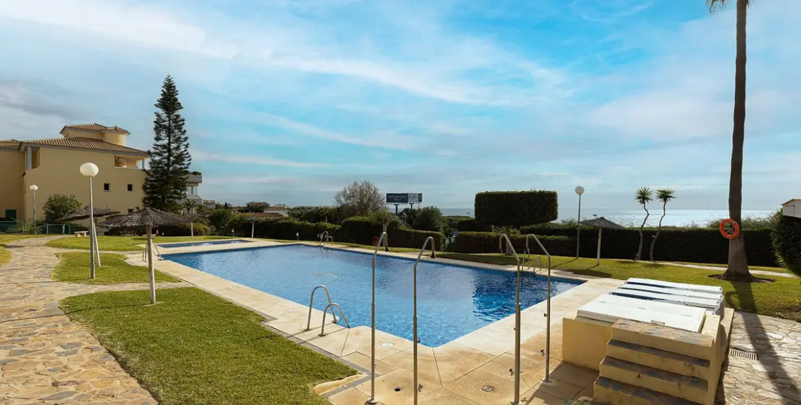 Short-term rent of ground floor apartment in Cabopino 33