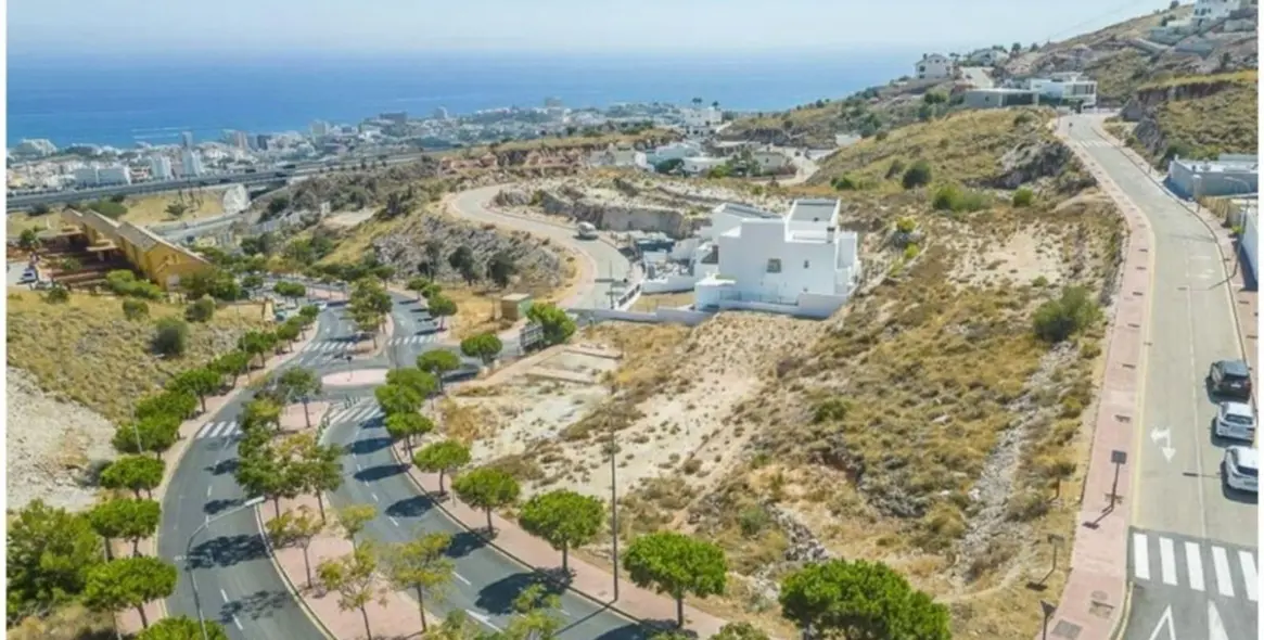 Продажа  жилого участка в Benalmadena 2