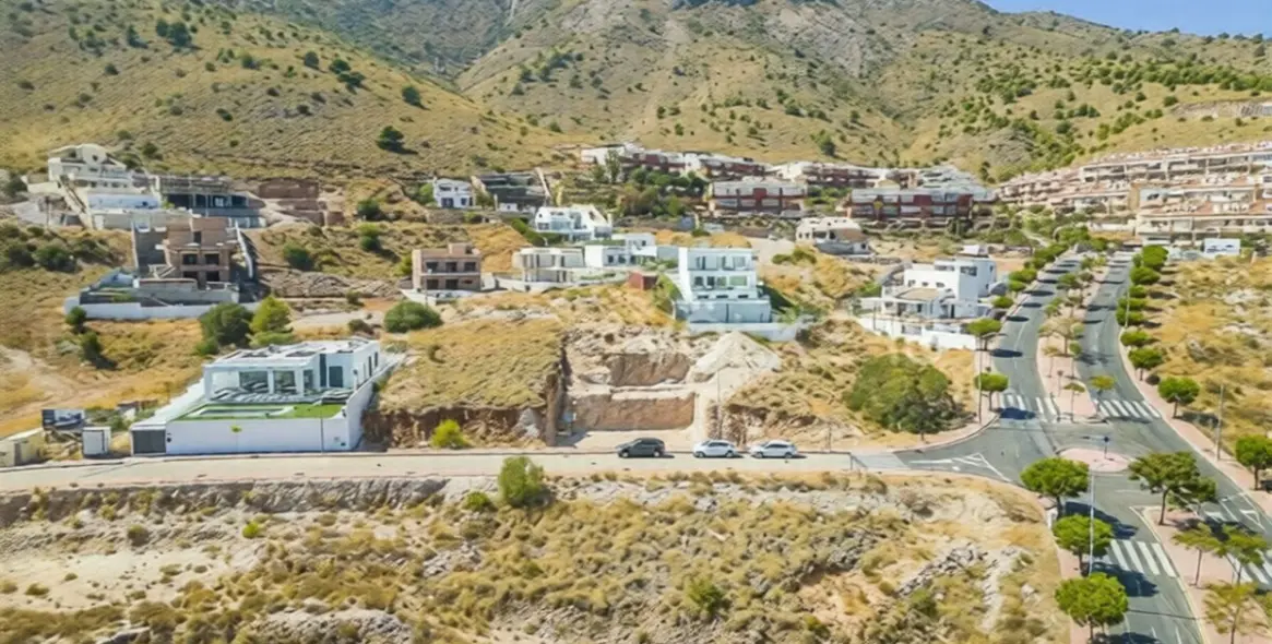 Продажа  жилого участка в Benalmadena 3