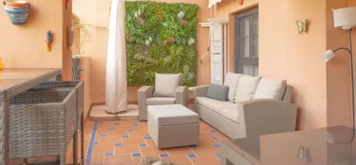 Sale of ground floor apartment in Estepona 1