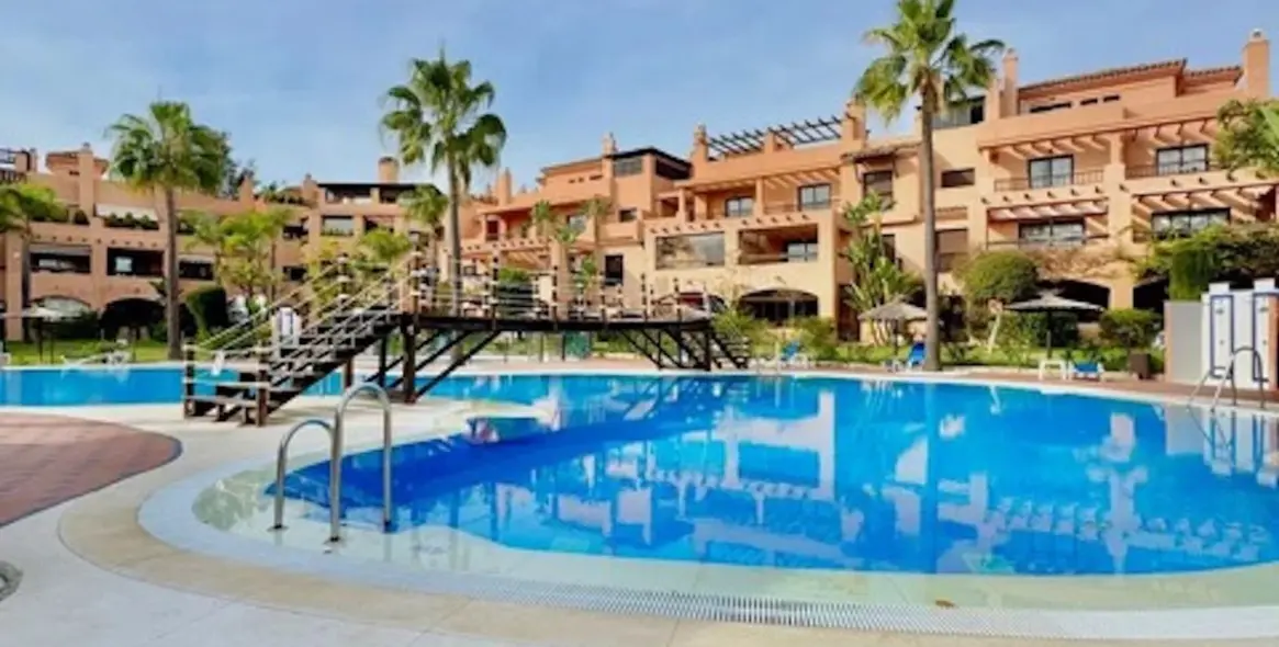 Sale of ground floor apartment in Estepona 12