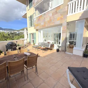 Продажа апартаментов на среднем этаже в Higueron