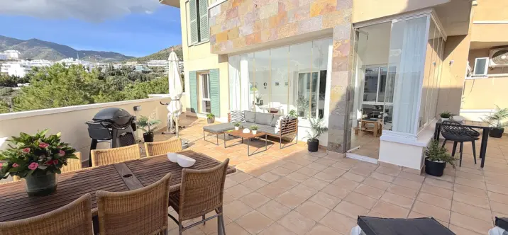 Продажа апартаментов на среднем этаже в Higueron 0