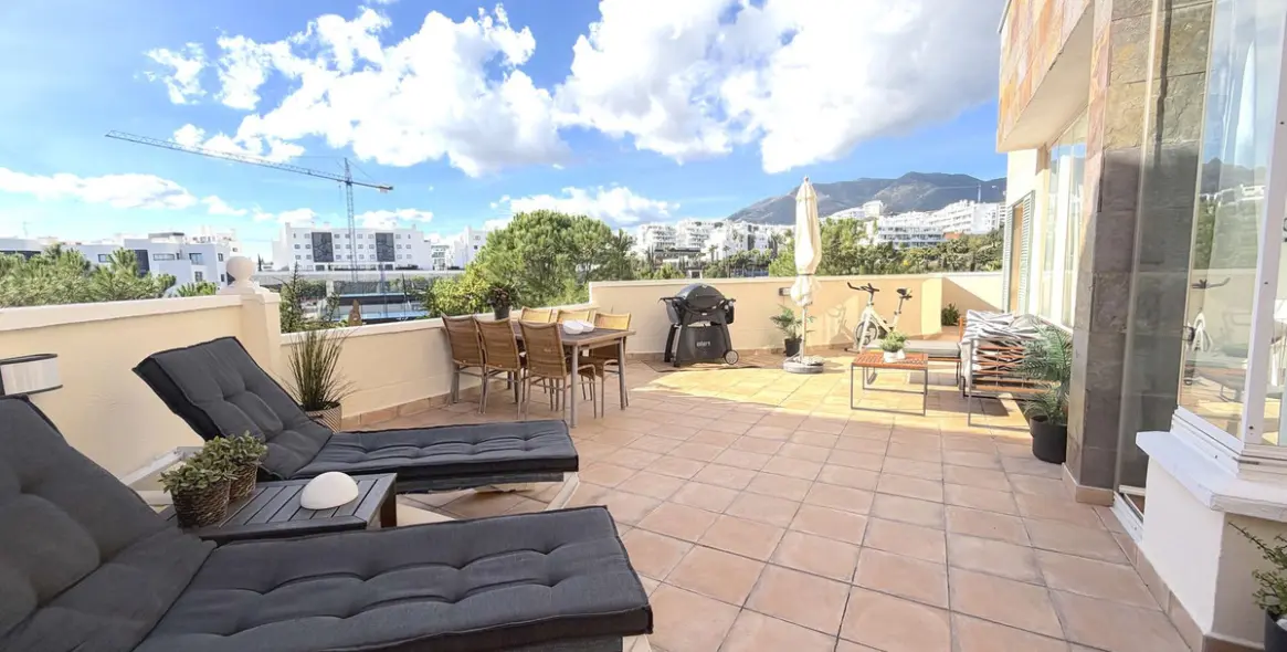 Продажа апартаментов на среднем этаже в Higueron 2