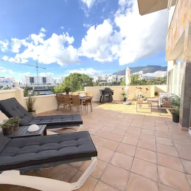 Продажа апартаментов на среднем этаже в Higueron