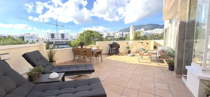 Продажа апартаментов на среднем этаже в Higueron 1