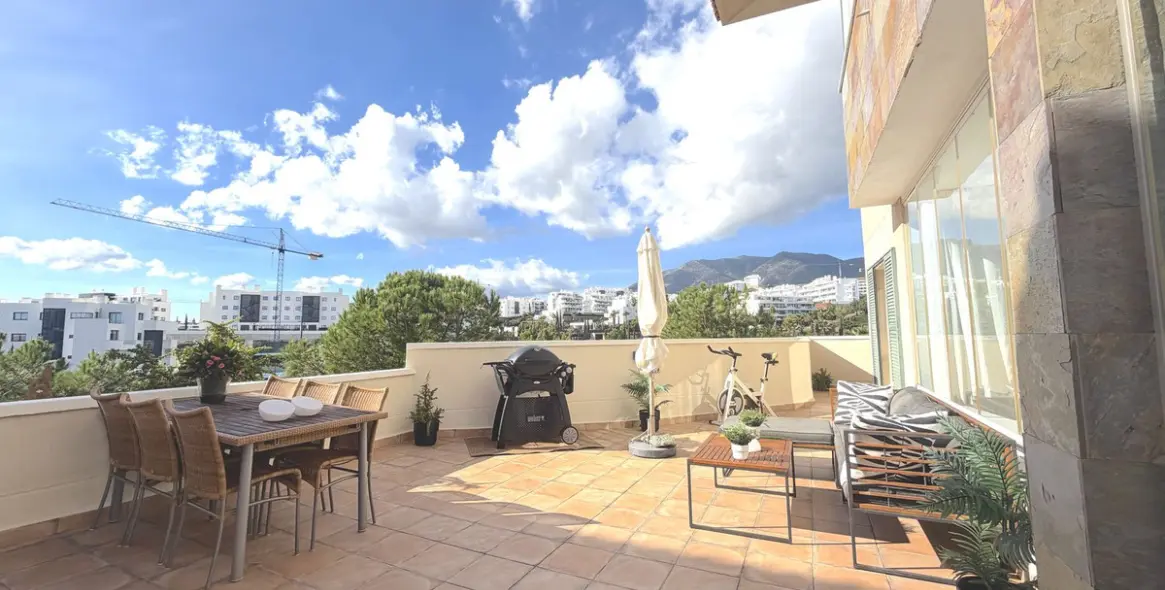 Продажа апартаментов на среднем этаже в Higueron 4