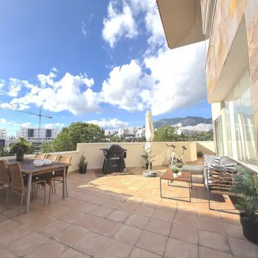 Продажа апартаментов на среднем этаже в Higueron