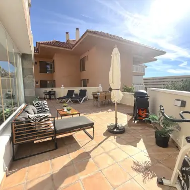 Продажа апартаментов на среднем этаже в Higueron