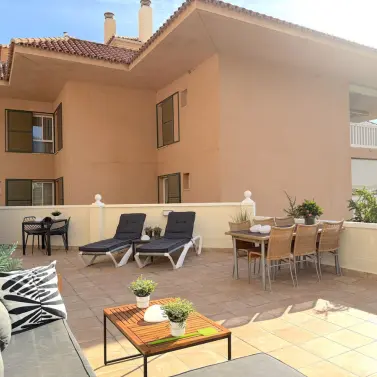 Продажа апартаментов на среднем этаже в Higueron