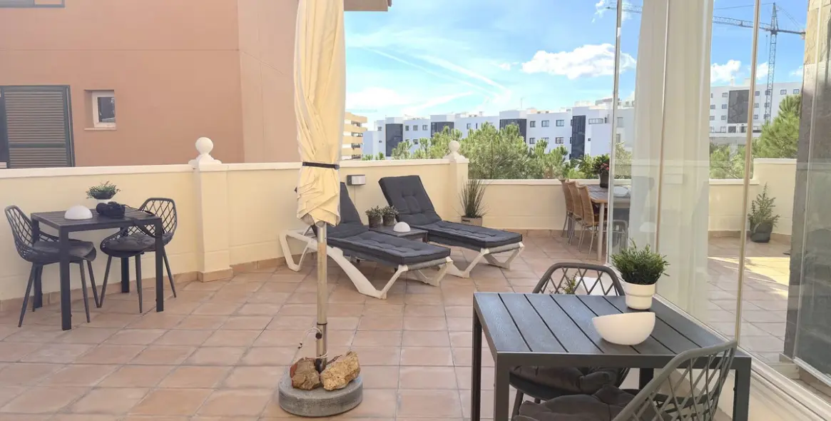 Продажа апартаментов на среднем этаже в Higueron 8