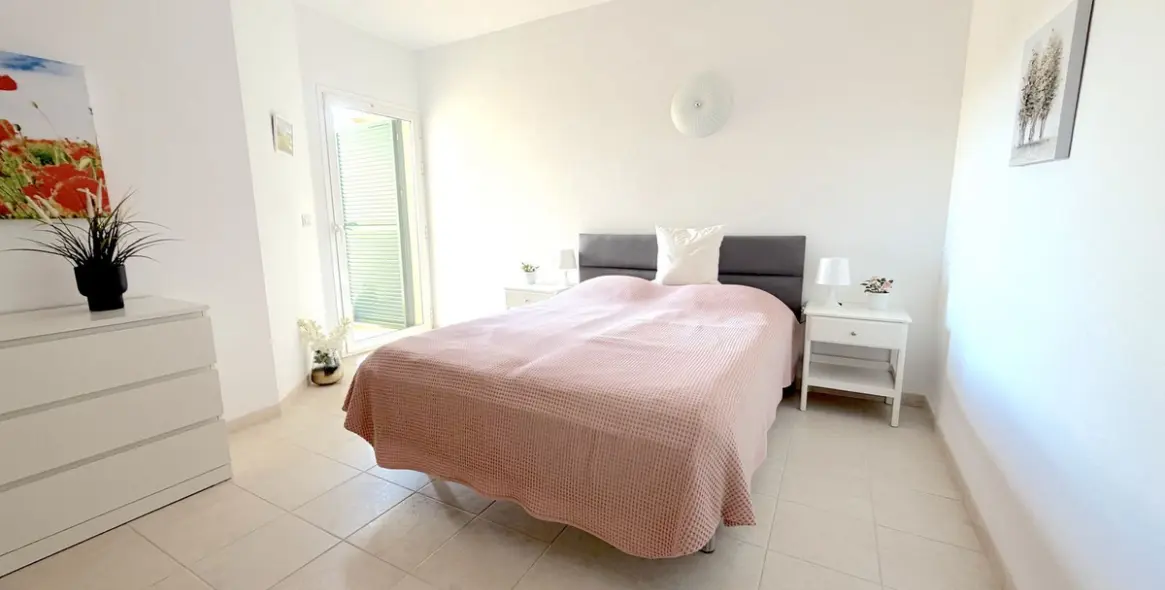 Продажа апартаментов на среднем этаже в Higueron 11