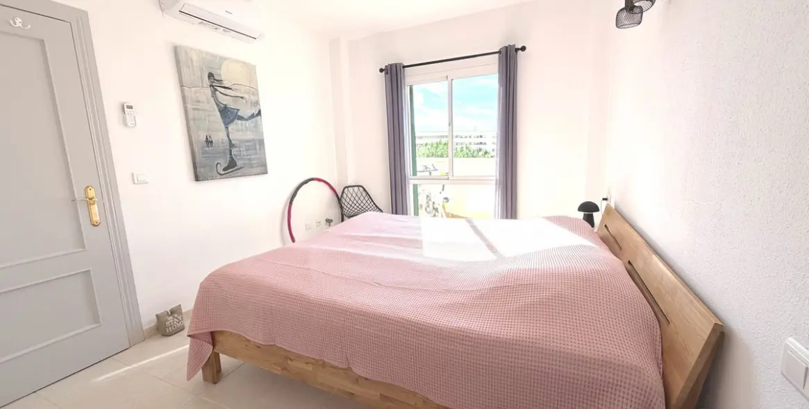 Продажа апартаментов на среднем этаже в Higueron 28