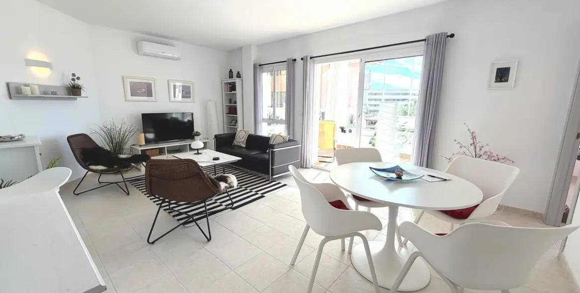 Продажа апартаментов на среднем этаже в Higueron 36