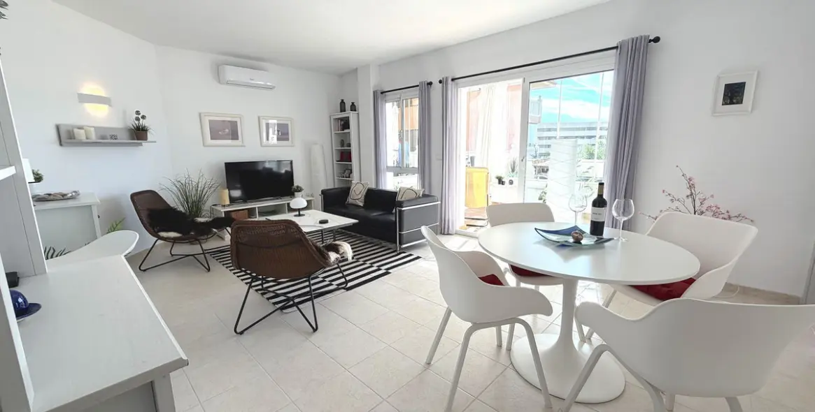 Продажа апартаментов на среднем этаже в Higueron 37