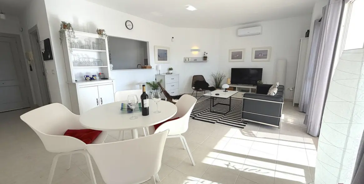 Продажа апартаментов на среднем этаже в Higueron 38