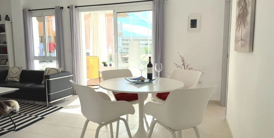 Продажа апартаментов на среднем этаже в Higueron 45