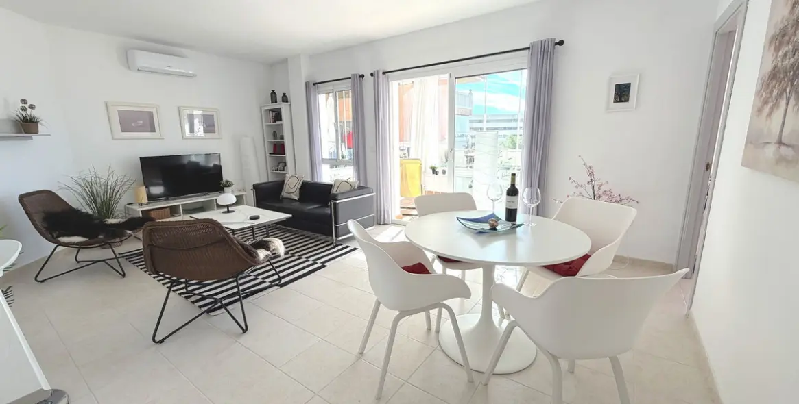 Продажа апартаментов на среднем этаже в Higueron 46