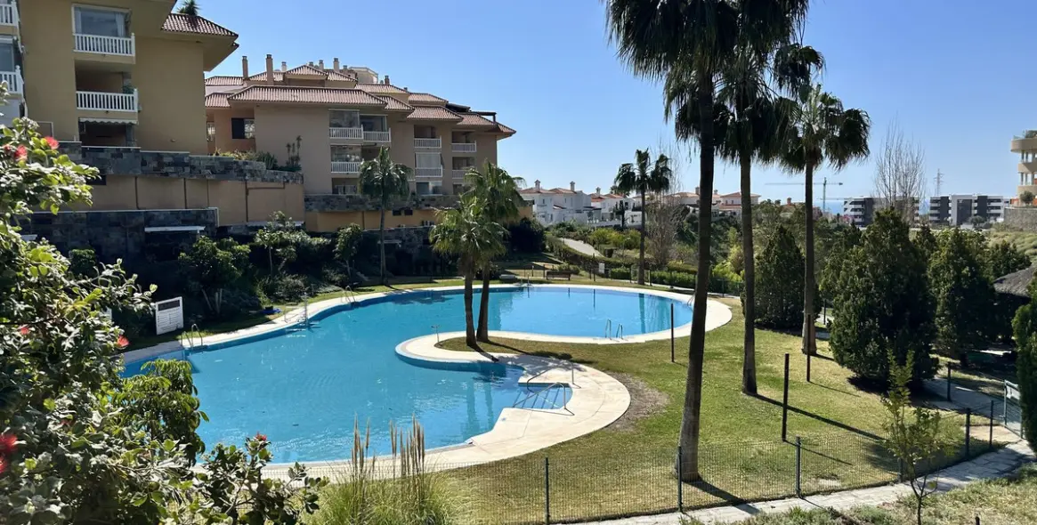 Продажа апартаментов на среднем этаже в Higueron 47