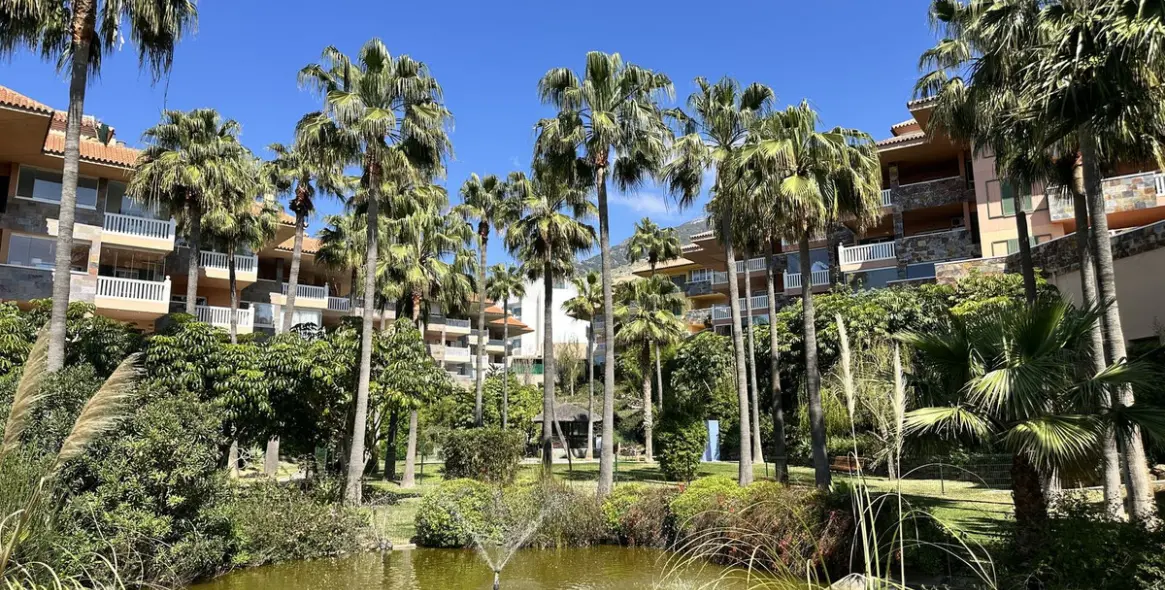 Продажа апартаментов на среднем этаже в Higueron 48