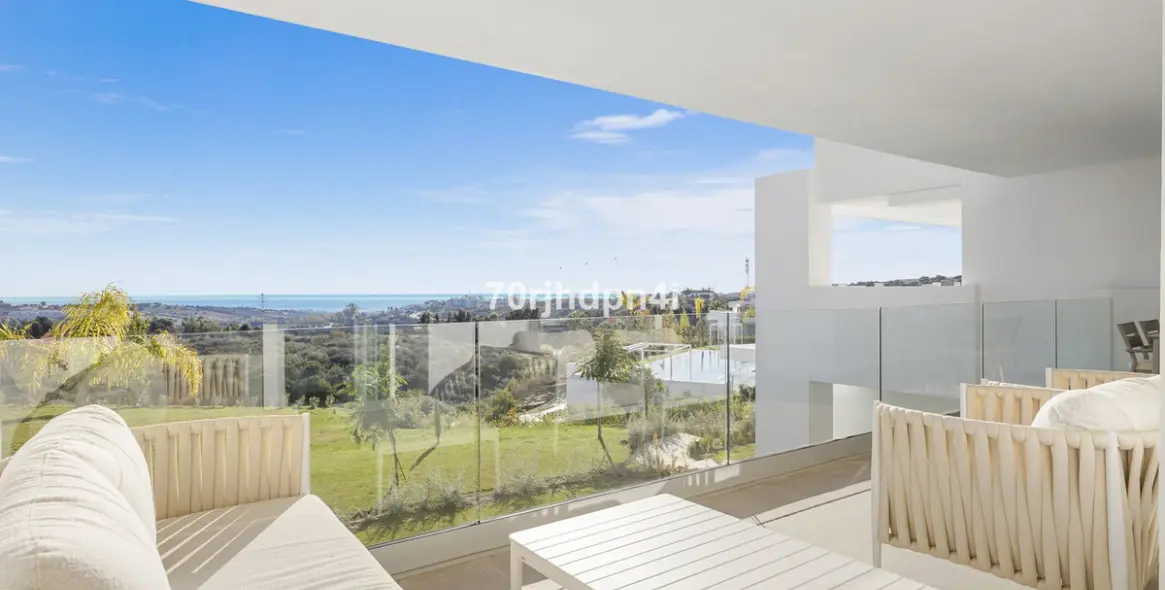 Sale of middle floor apartment in Estepona 6