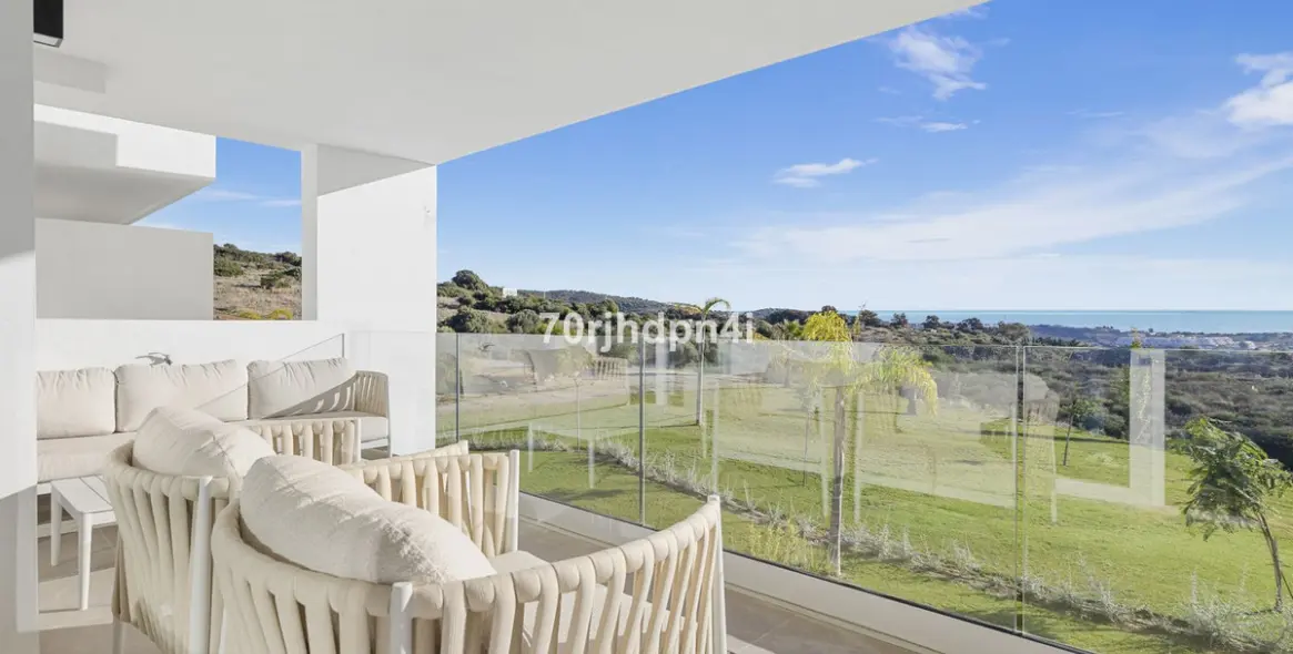 Sale of middle floor apartment in Estepona 8