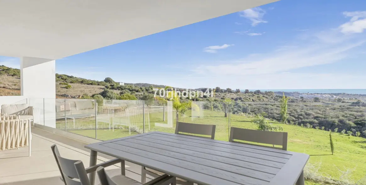 Sale of middle floor apartment in Estepona 9