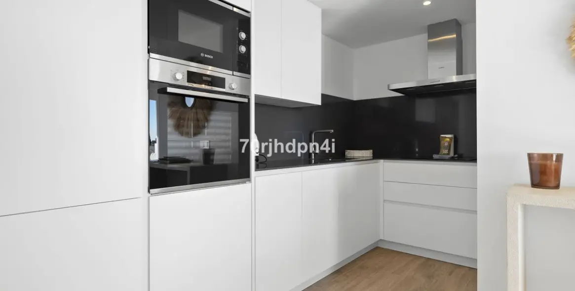 Sale of middle floor apartment in Estepona 10