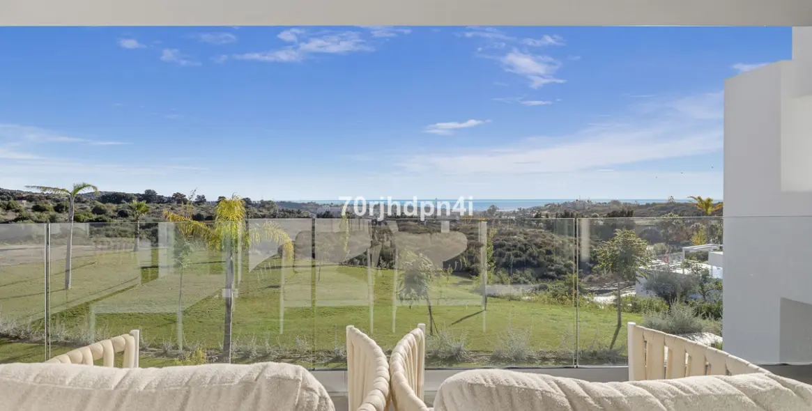 Sale of middle floor apartment in Estepona 12