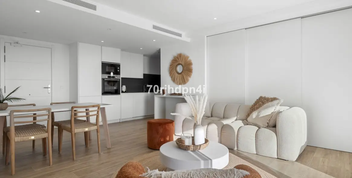 Sale of middle floor apartment in Estepona 15