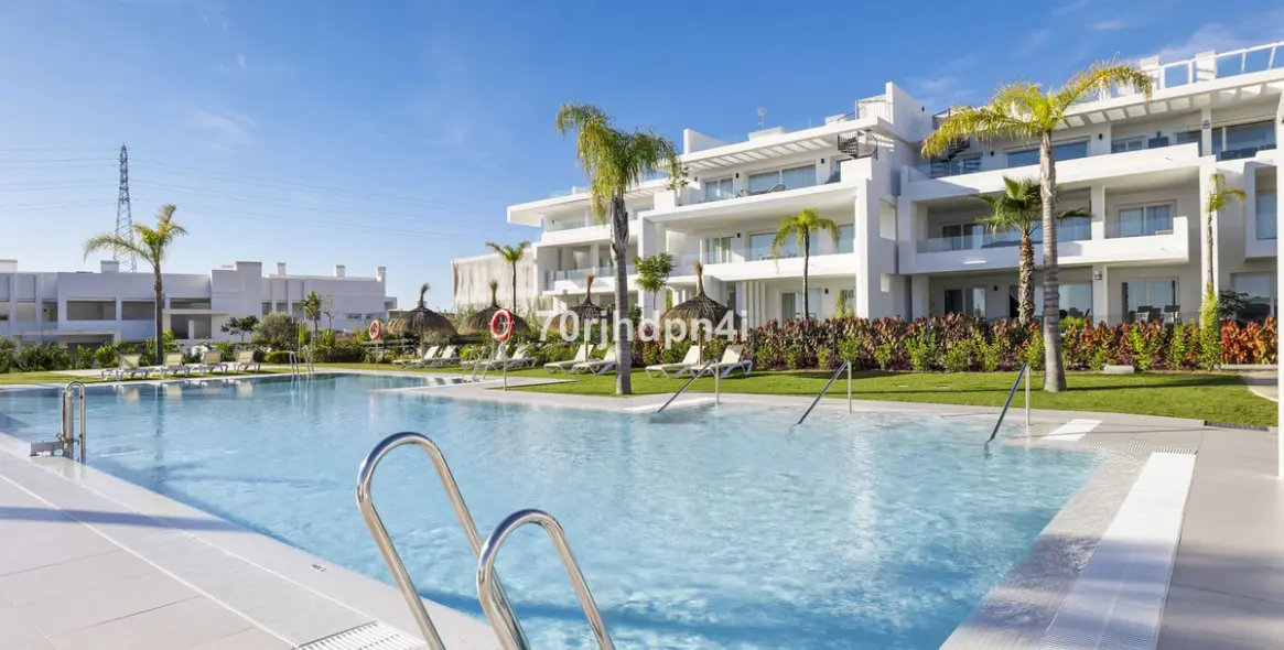 Sale of middle floor apartment in Casares 29