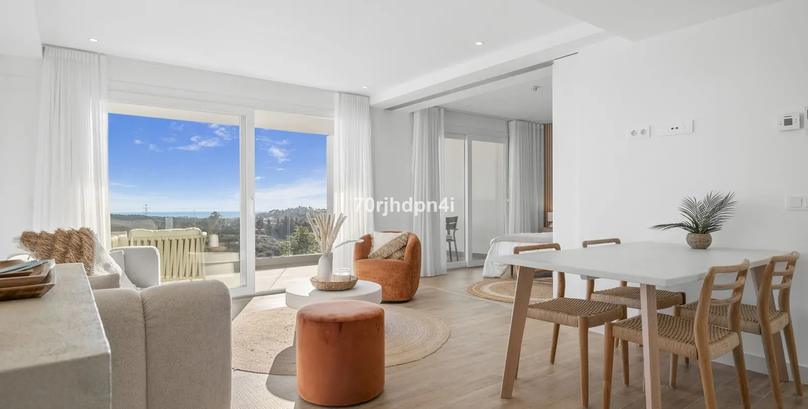 Sale of middle floor apartment in Casares 1