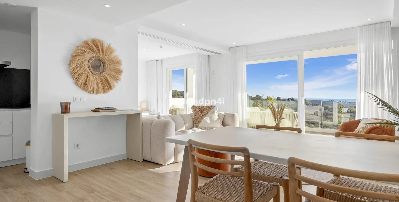 Sale of middle floor apartment in Casares 2