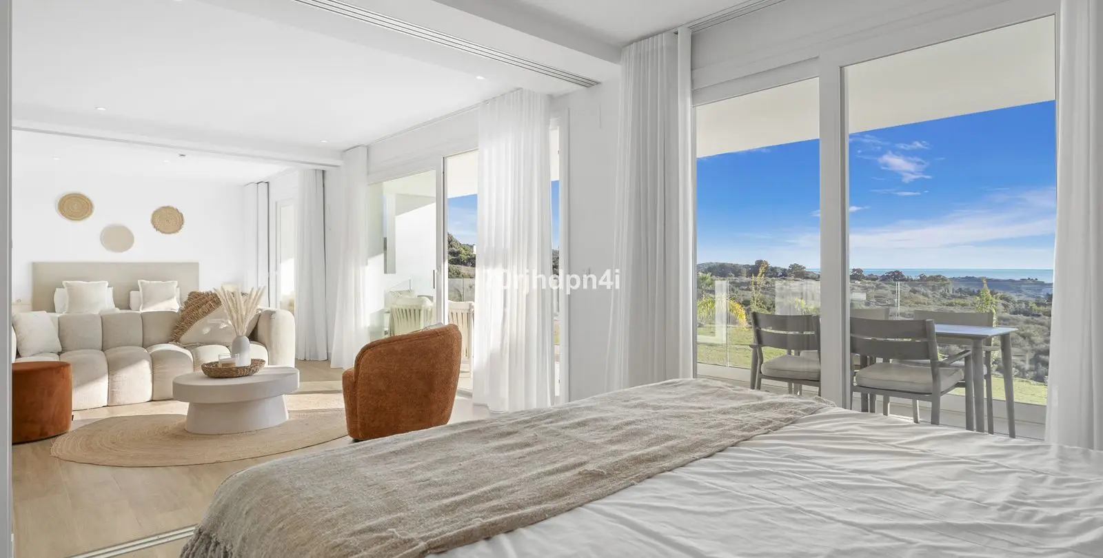 Sale of middle floor apartment in Casares 3